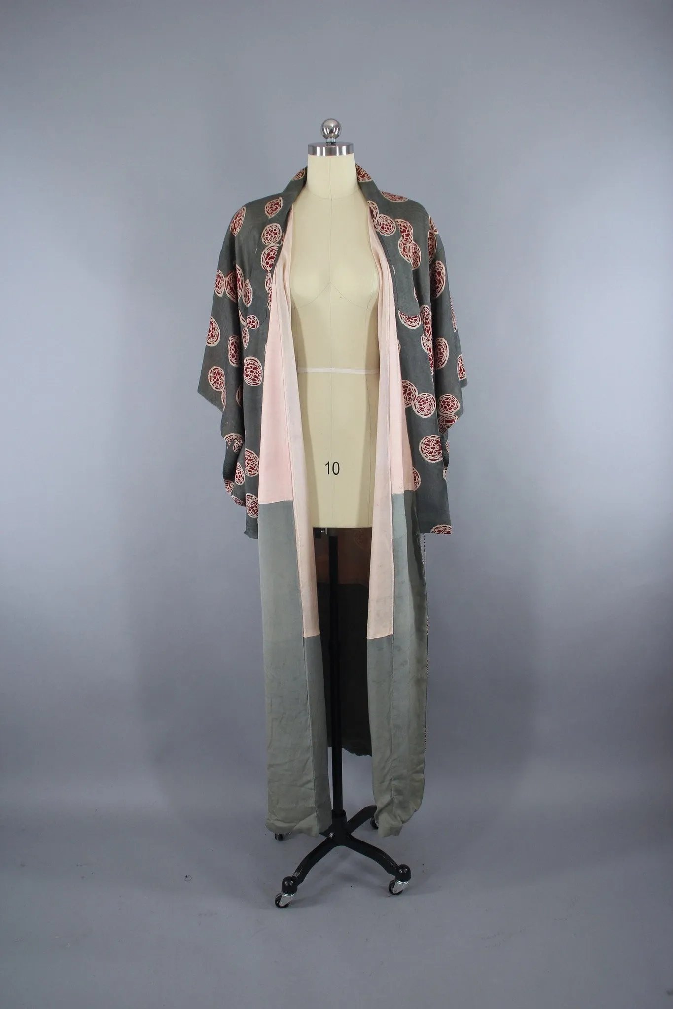 1930s Vintage Silk Kimono Robe / Grey & Red Medallions