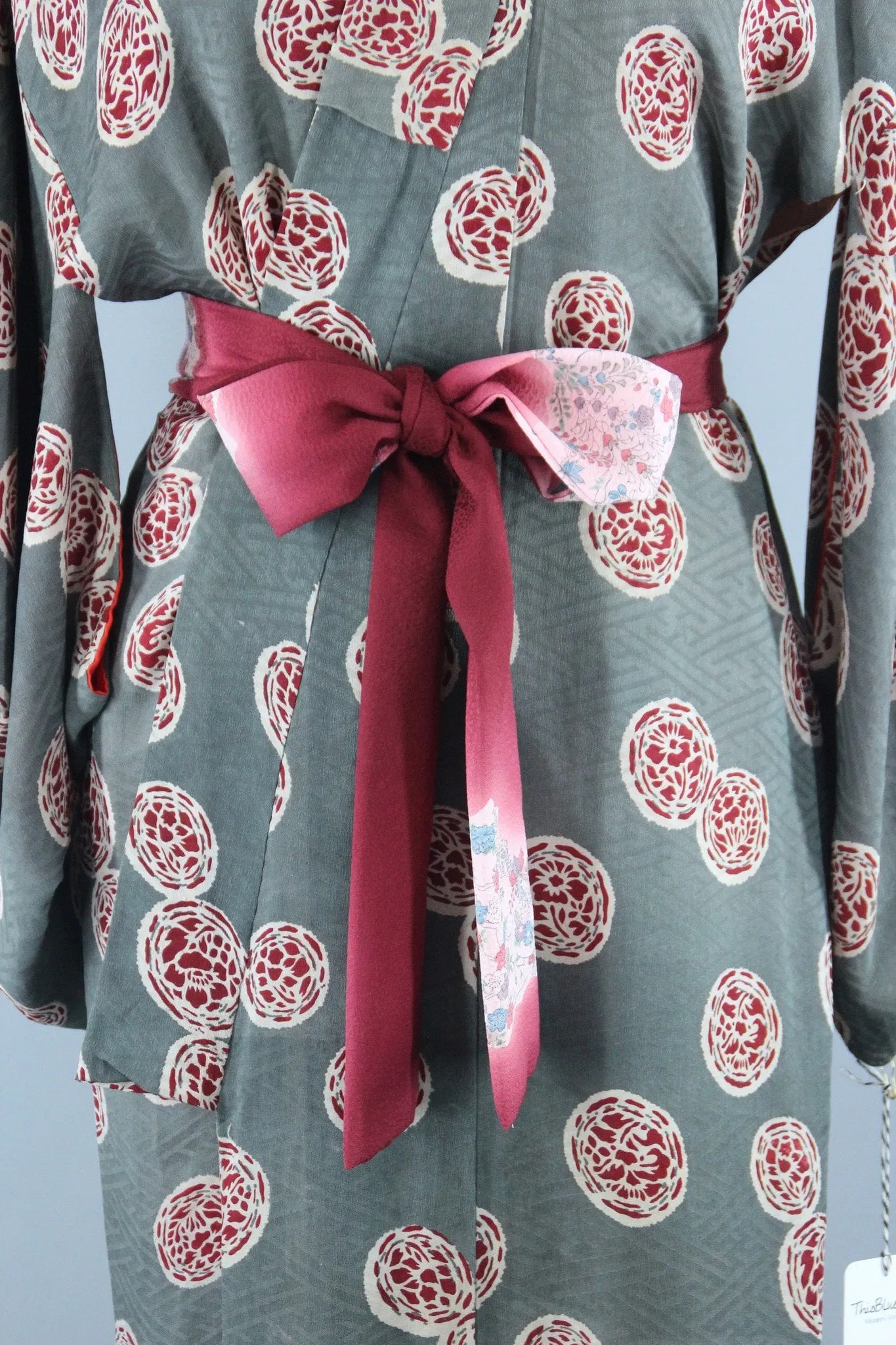 1930s Vintage Silk Kimono Robe / Grey & Red Medallions