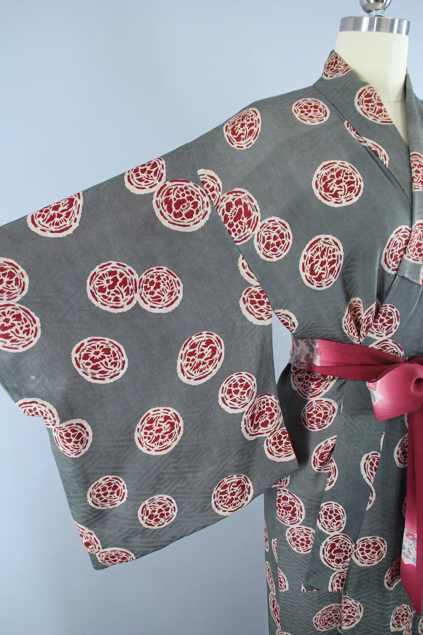 1930s Vintage Silk Kimono Robe / Grey & Red Medallions