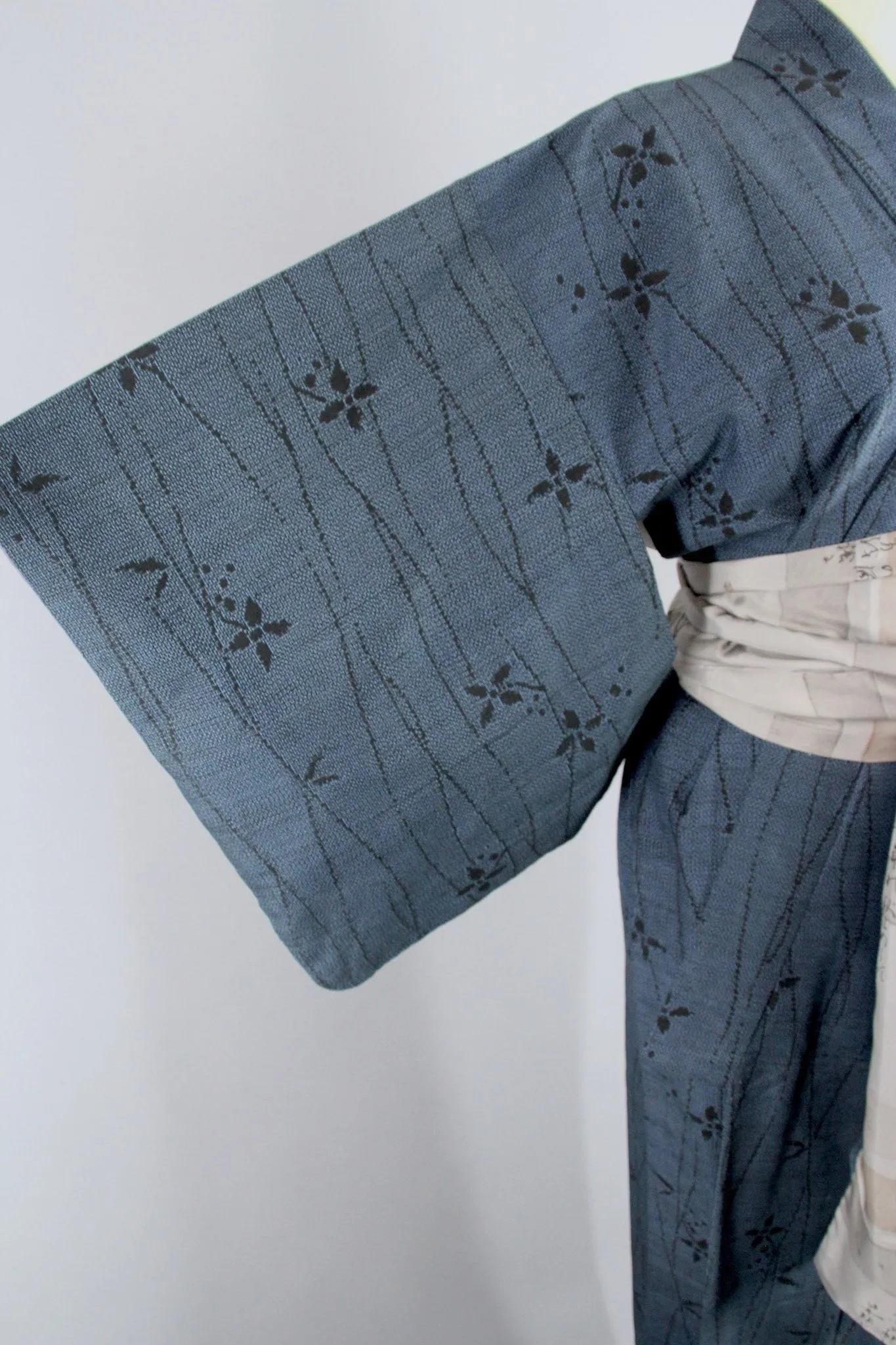 1940s Vintage Silk Kimono Robe / Blue & Black IKAT