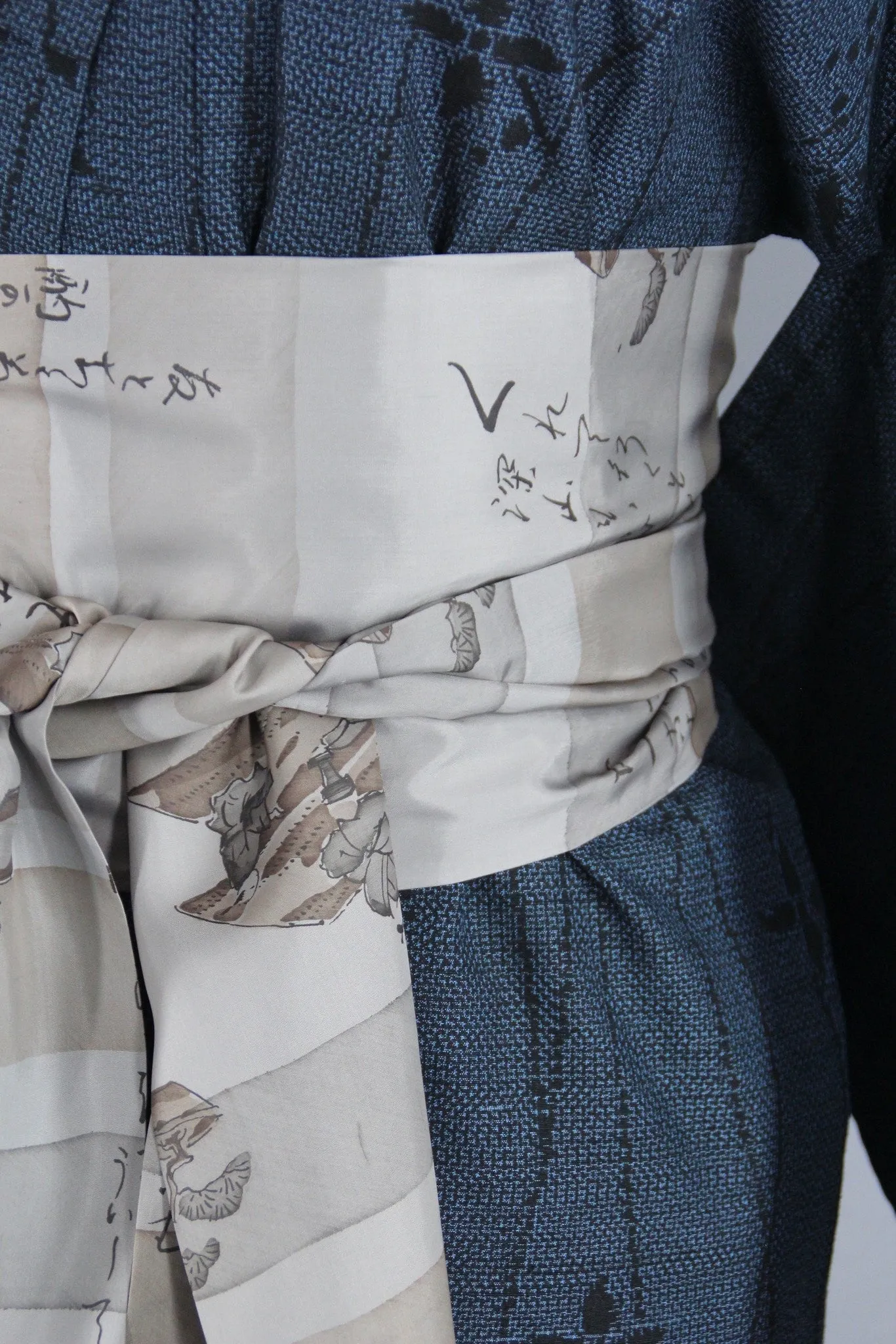 1940s Vintage Silk Kimono Robe / Blue & Black IKAT