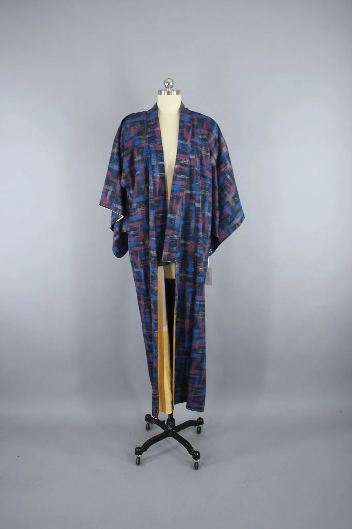 1940s Vintage Silk Kimono Robe / Dark Grey, Blue & Pink Ikat
