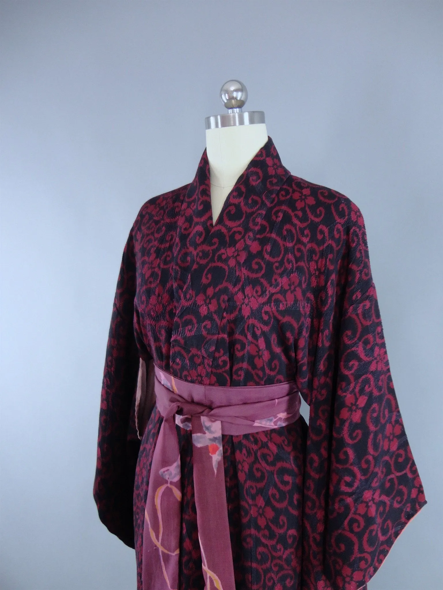 1940s Vintage Silk Kimono Robe in Black and Cranberry Red Arabesque