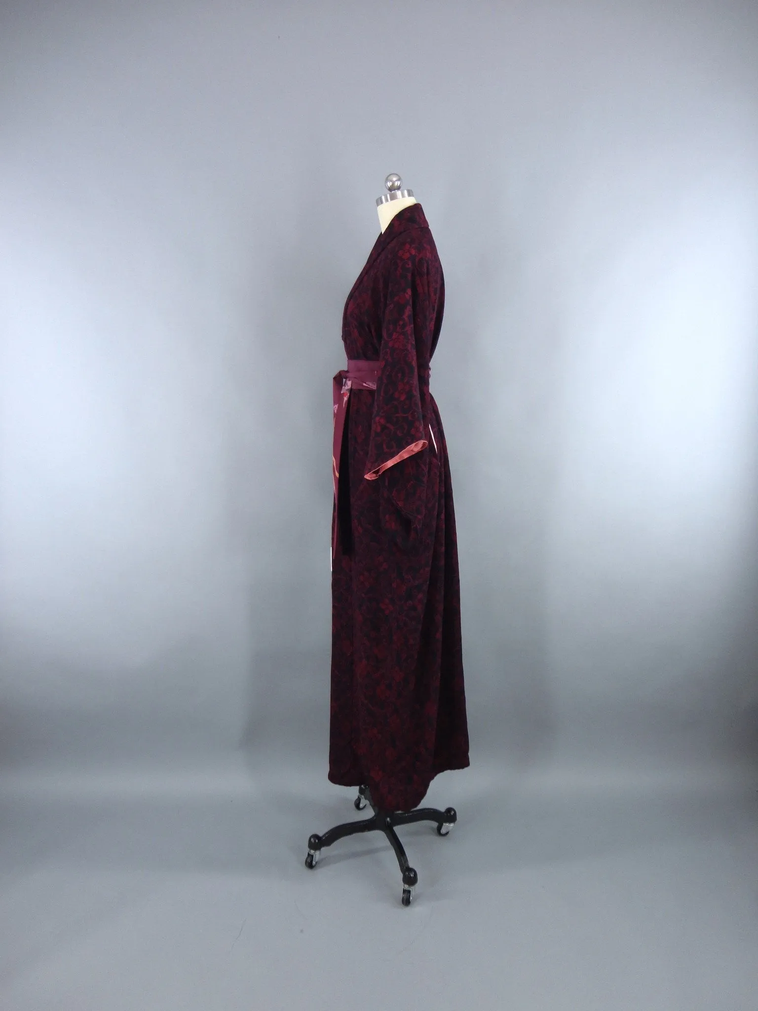 1940s Vintage Silk Kimono Robe in Black and Cranberry Red Arabesque