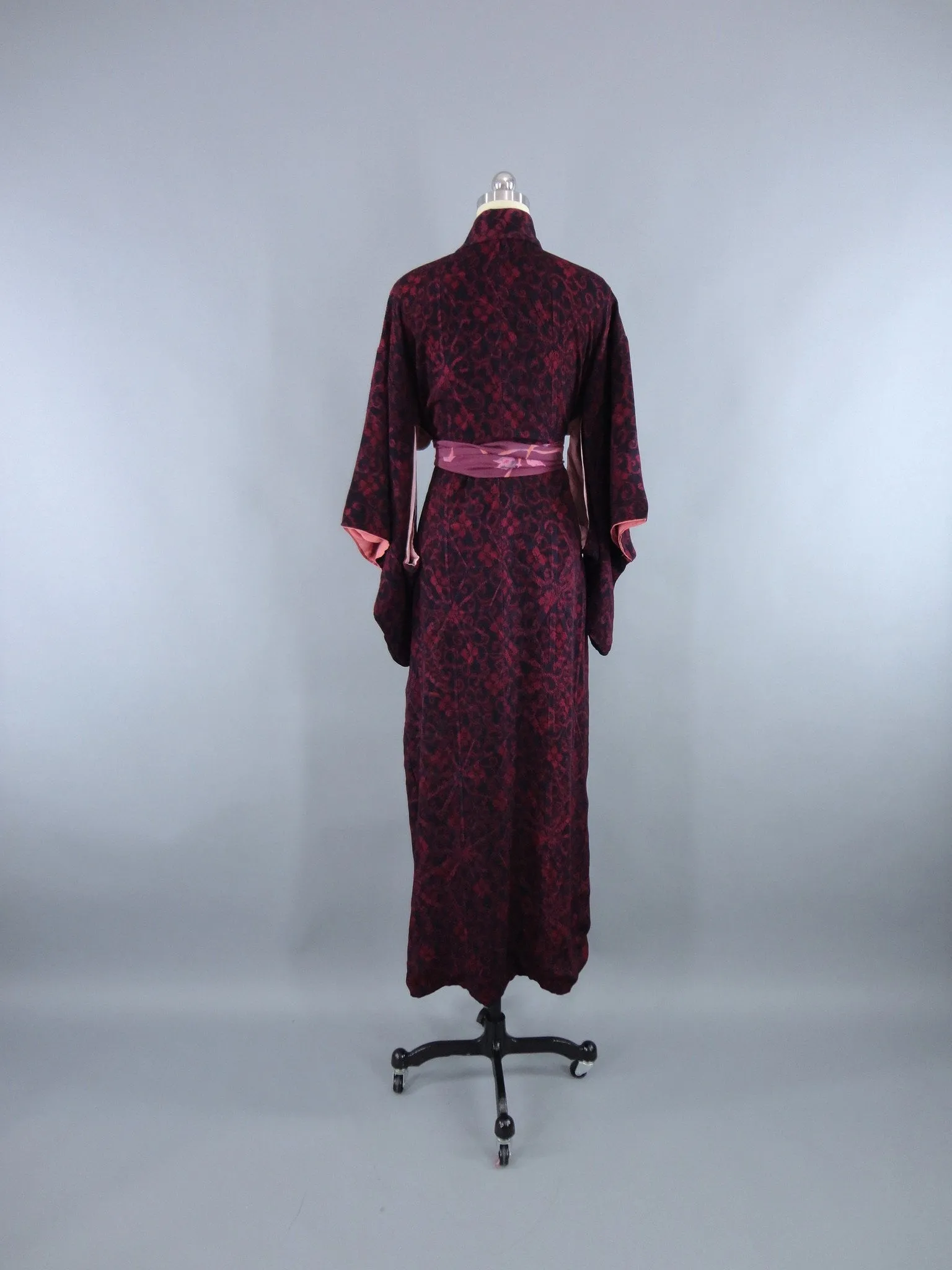 1940s Vintage Silk Kimono Robe in Black and Cranberry Red Arabesque