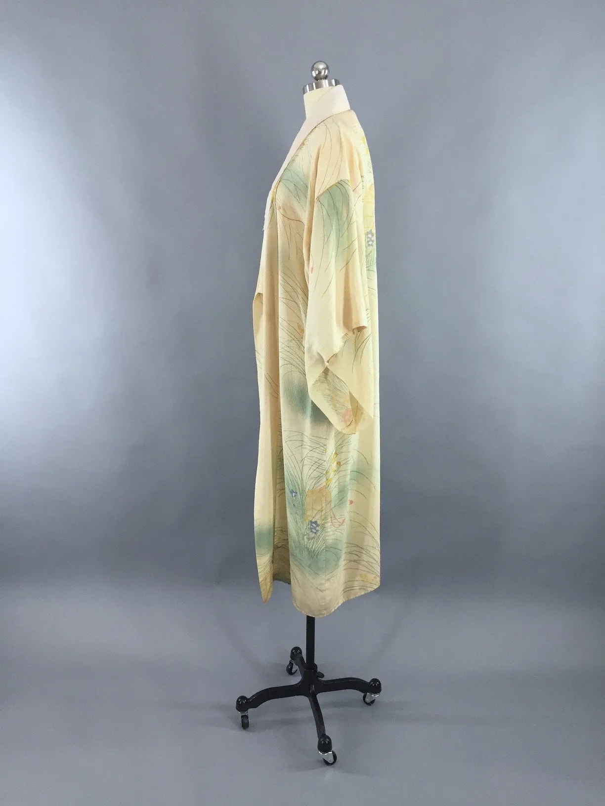1940s Vintage Silk Kimono Robe / Ivory Birdcage Novelty Print