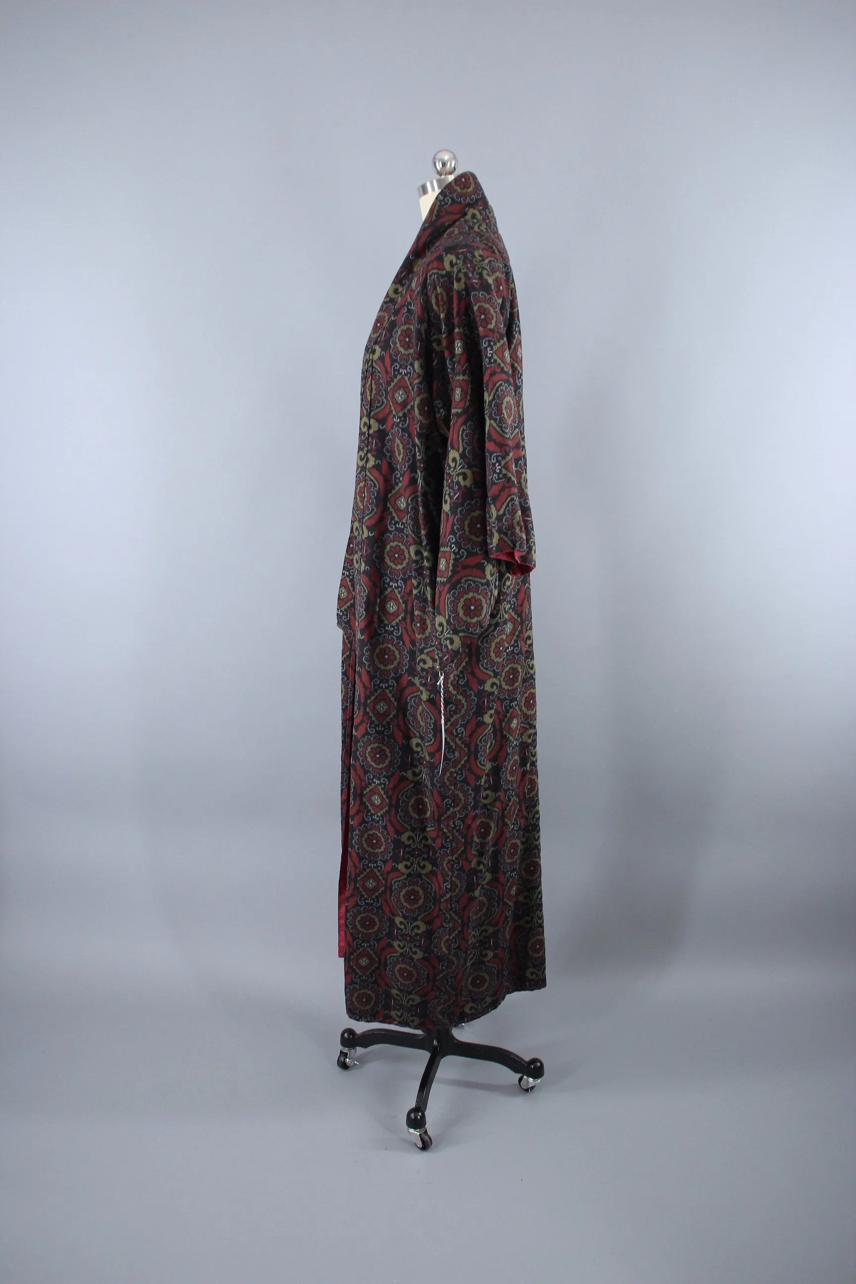1950s Vintage Kimono Robe / Black Ikat Baroque Print