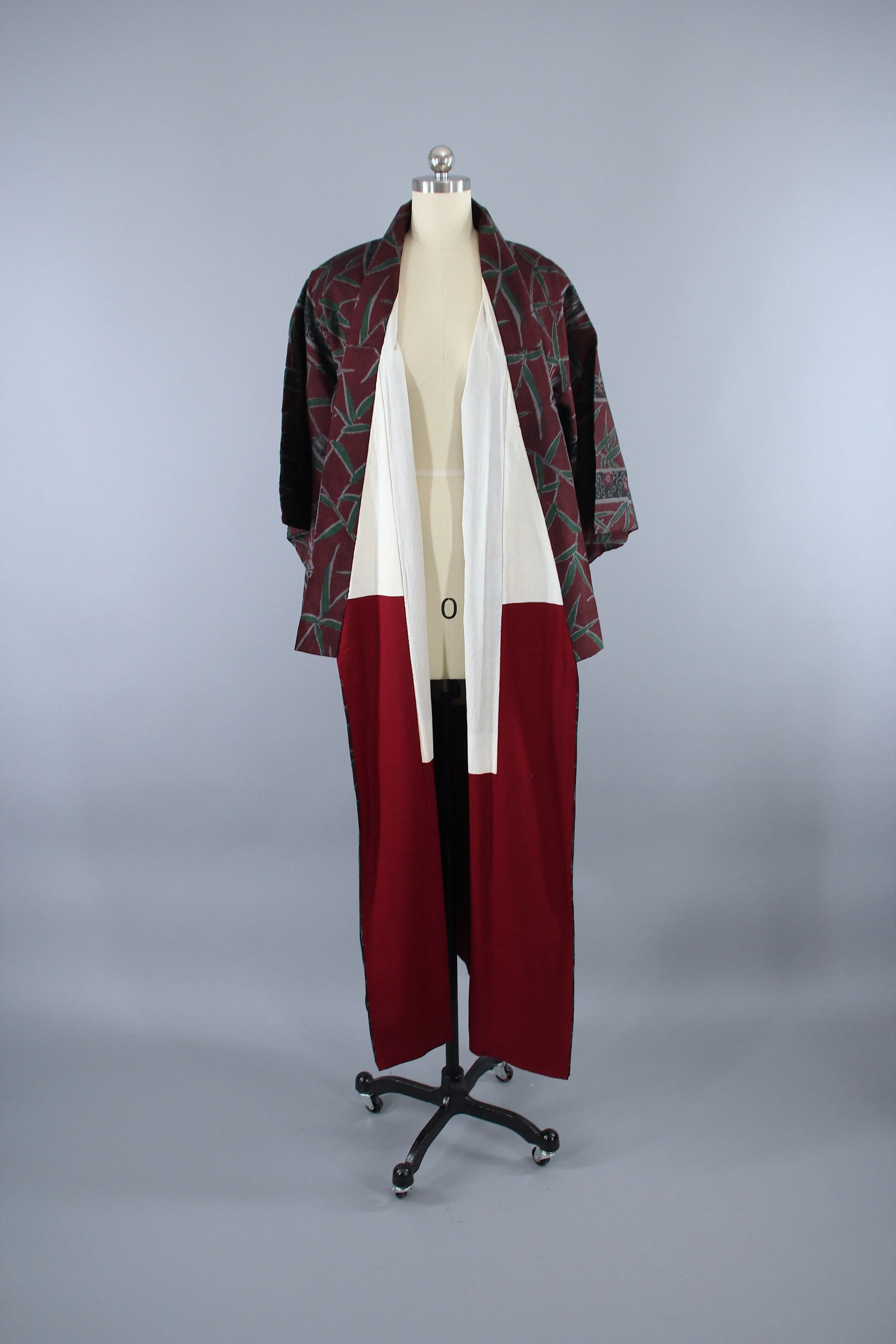 1950s Vintage Kimono Robe / Black Ikat Baroque Print