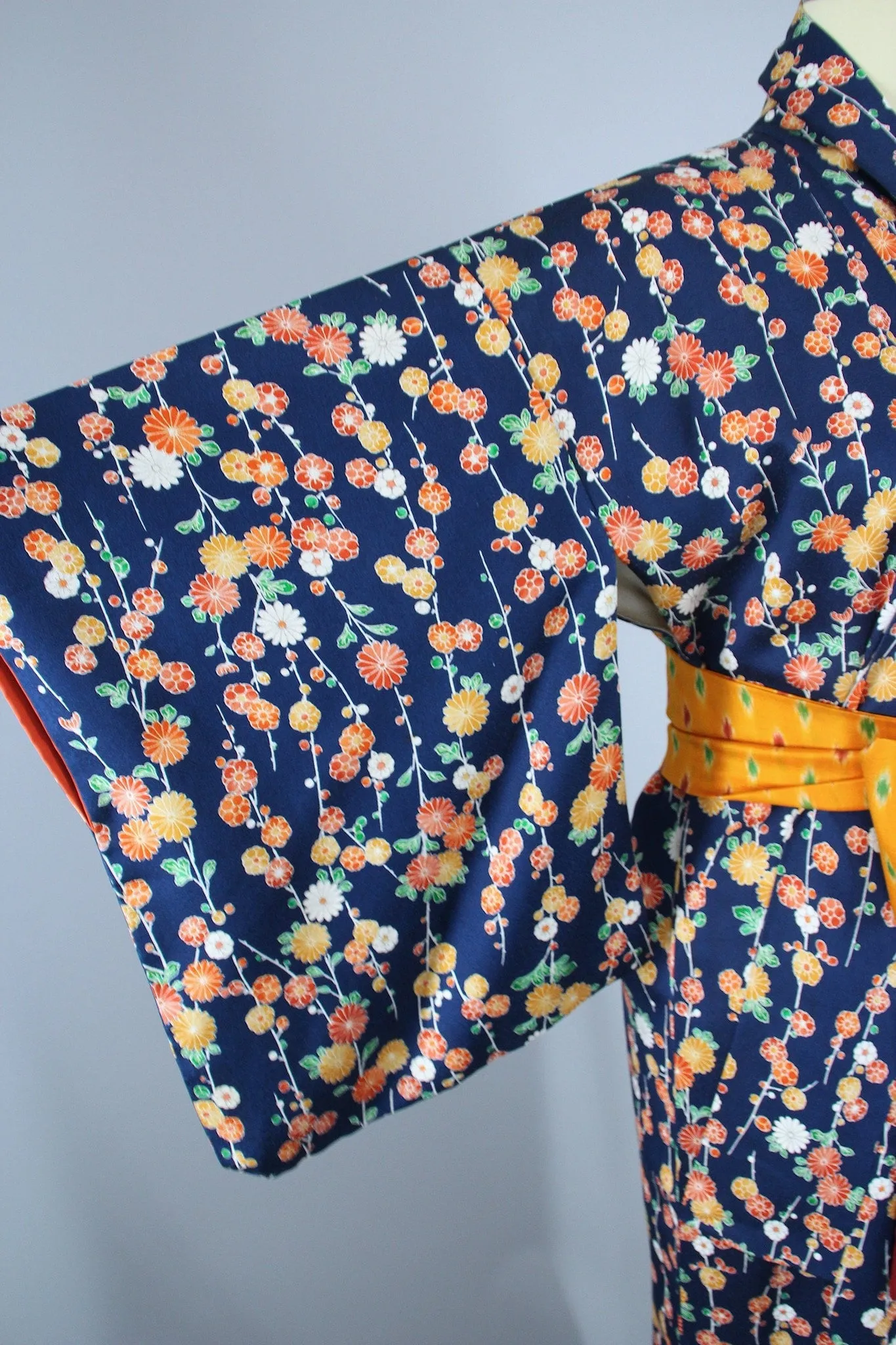 1950s Vintage Silk Kimono Robe / Blue Floral Daisy Chains