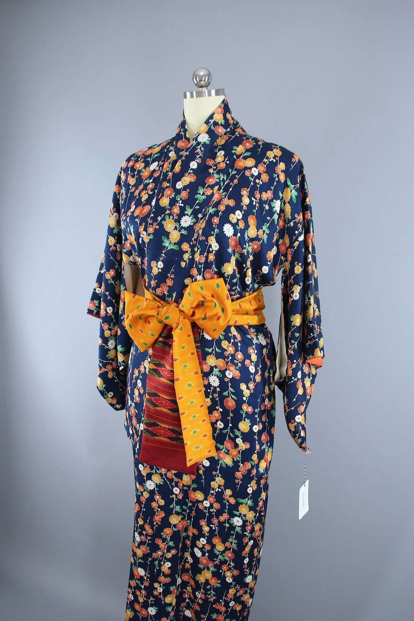 1950s Vintage Silk Kimono Robe / Blue Floral Daisy Chains