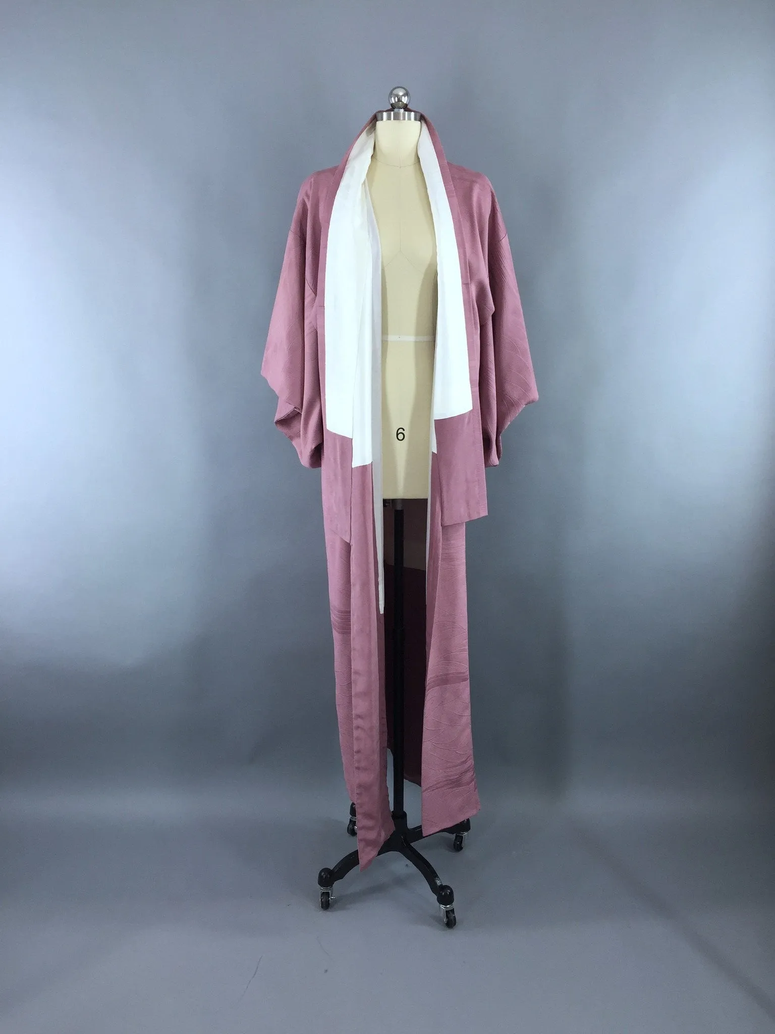 1950s Vintage Silk Kimono Robe in Lavender Purple Textured Crepe