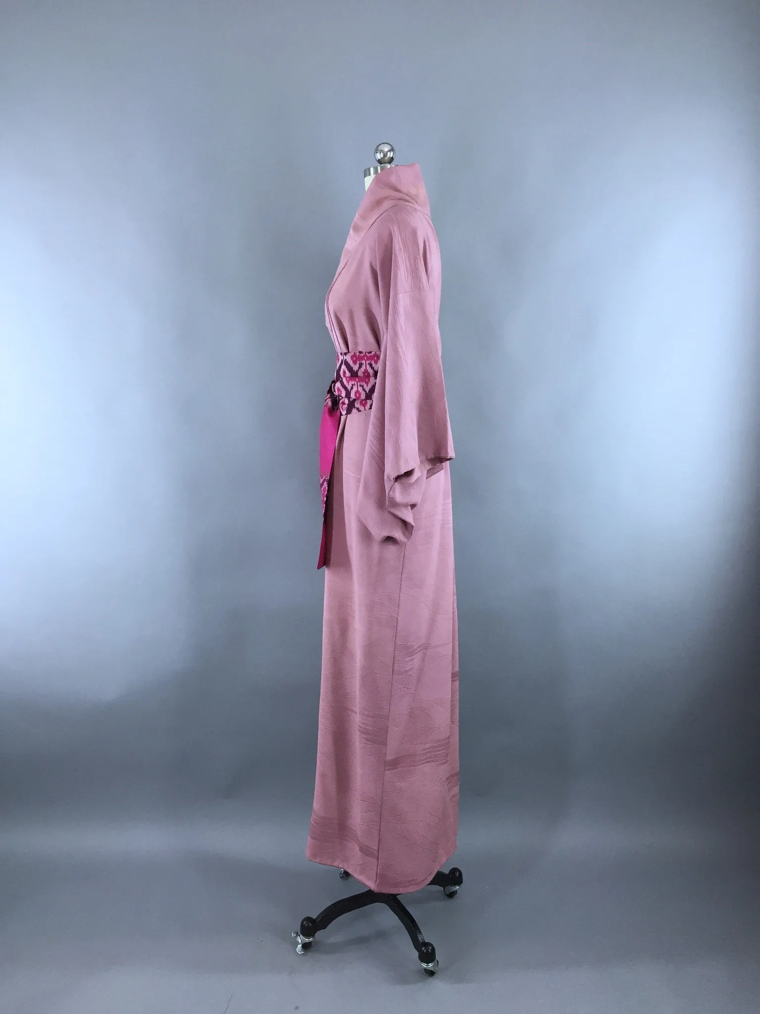 1950s Vintage Silk Kimono Robe in Lavender Purple Textured Crepe