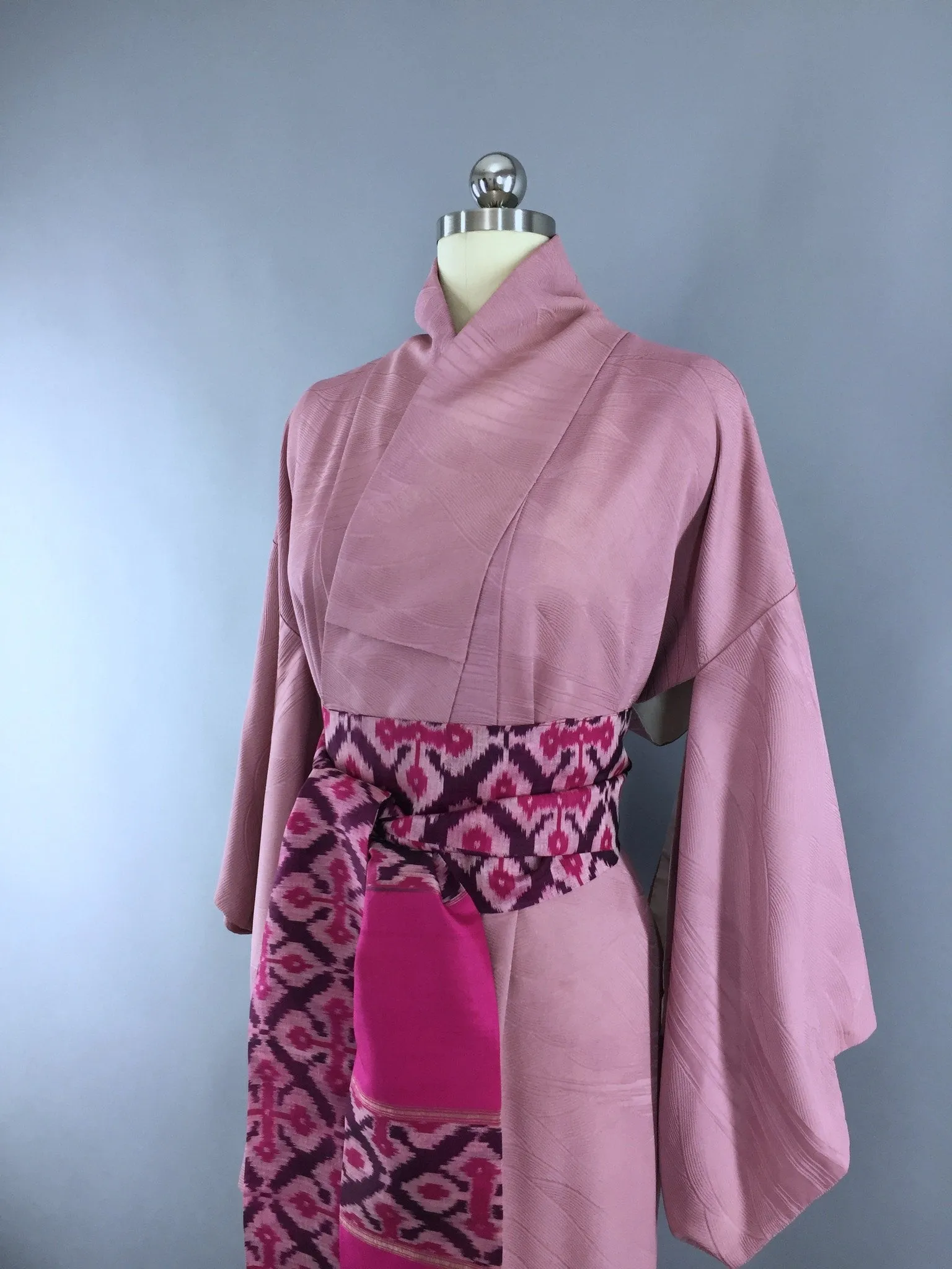 1950s Vintage Silk Kimono Robe in Lavender Purple Textured Crepe