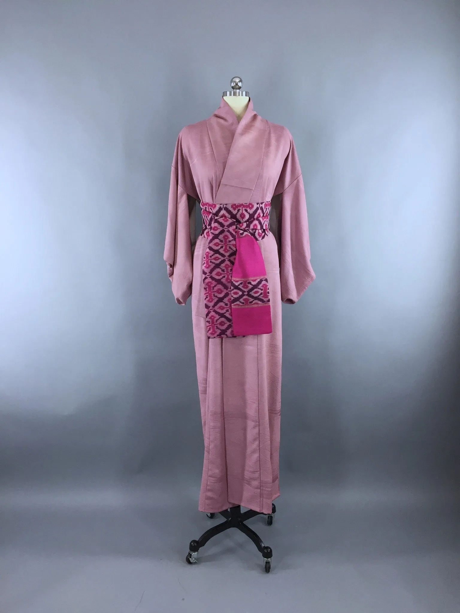 1950s Vintage Silk Kimono Robe in Lavender Purple Textured Crepe