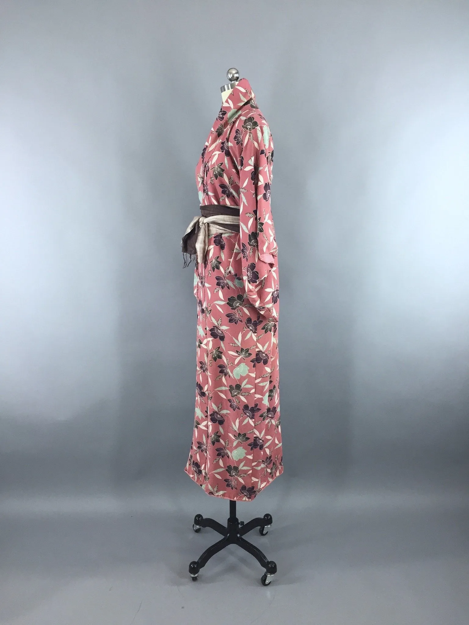 1950s Vintage Silk Kimono Robe with Mauve Pink Floral Print