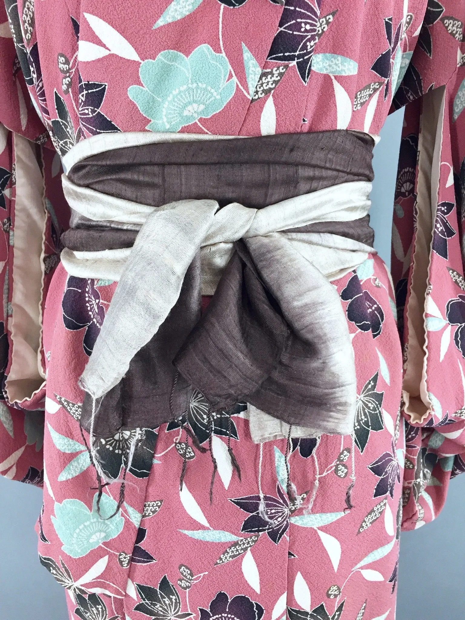 1950s Vintage Silk Kimono Robe with Mauve Pink Floral Print