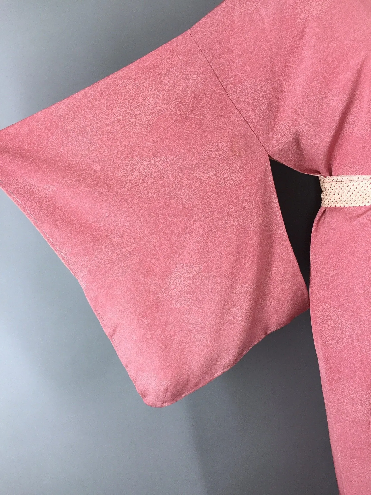 1960s Vintage Kimono Robe with Pink Floral Print