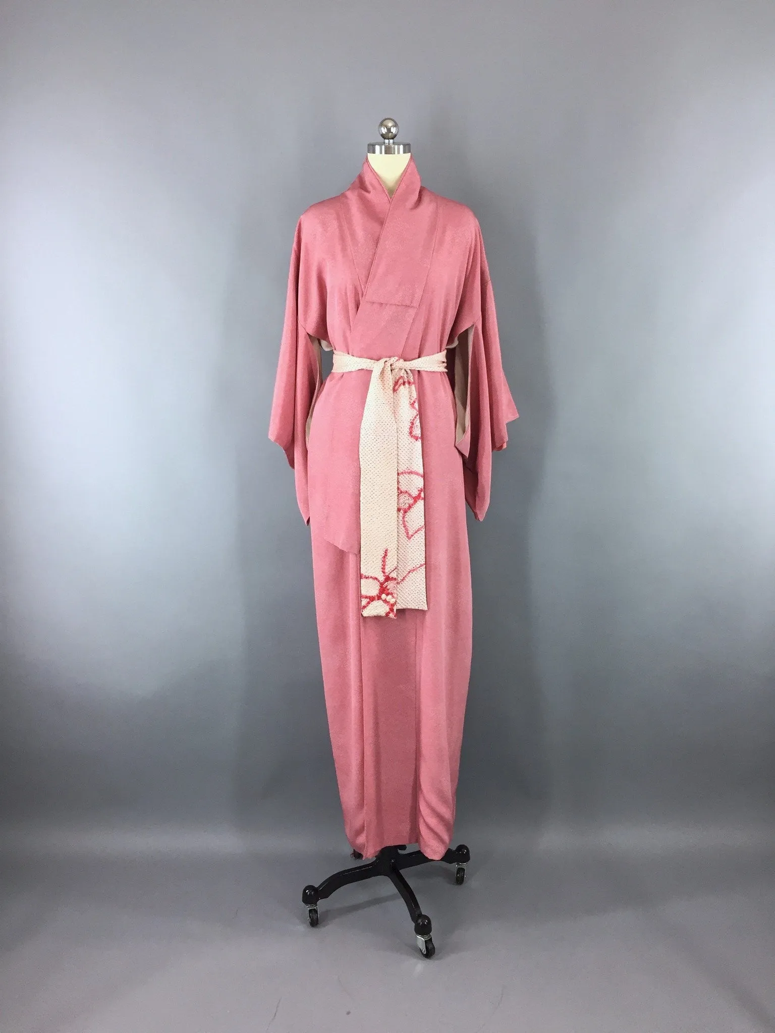 1960s Vintage Kimono Robe with Pink Floral Print