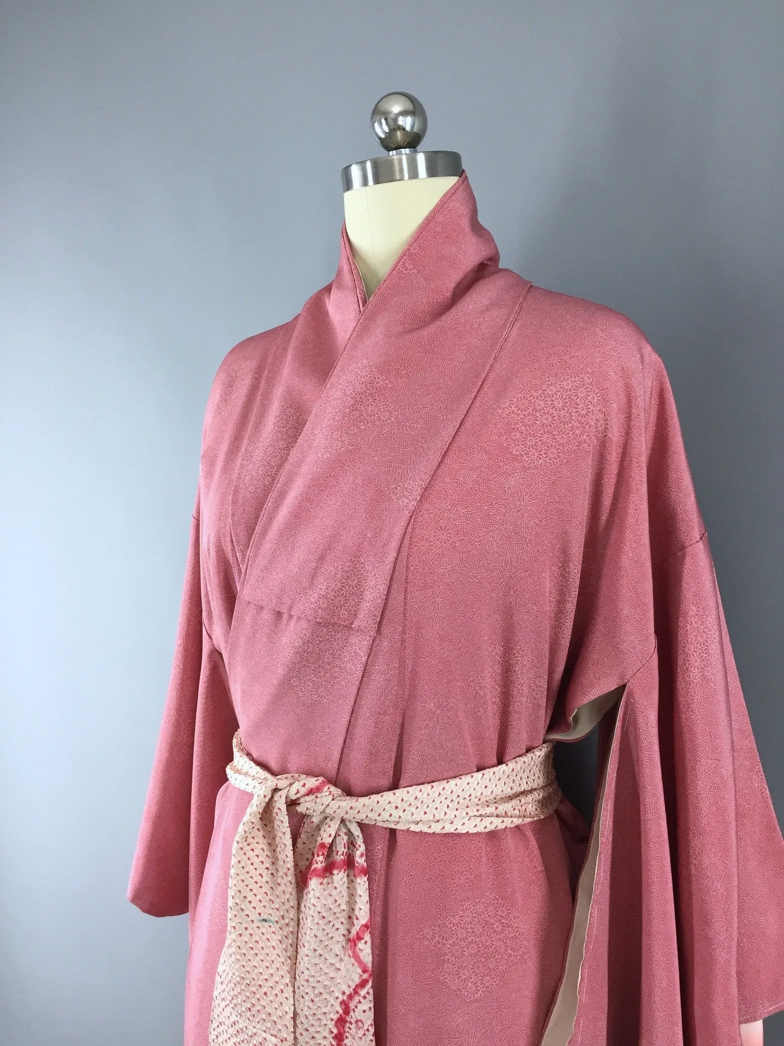 1960s Vintage Kimono Robe with Pink Floral Print