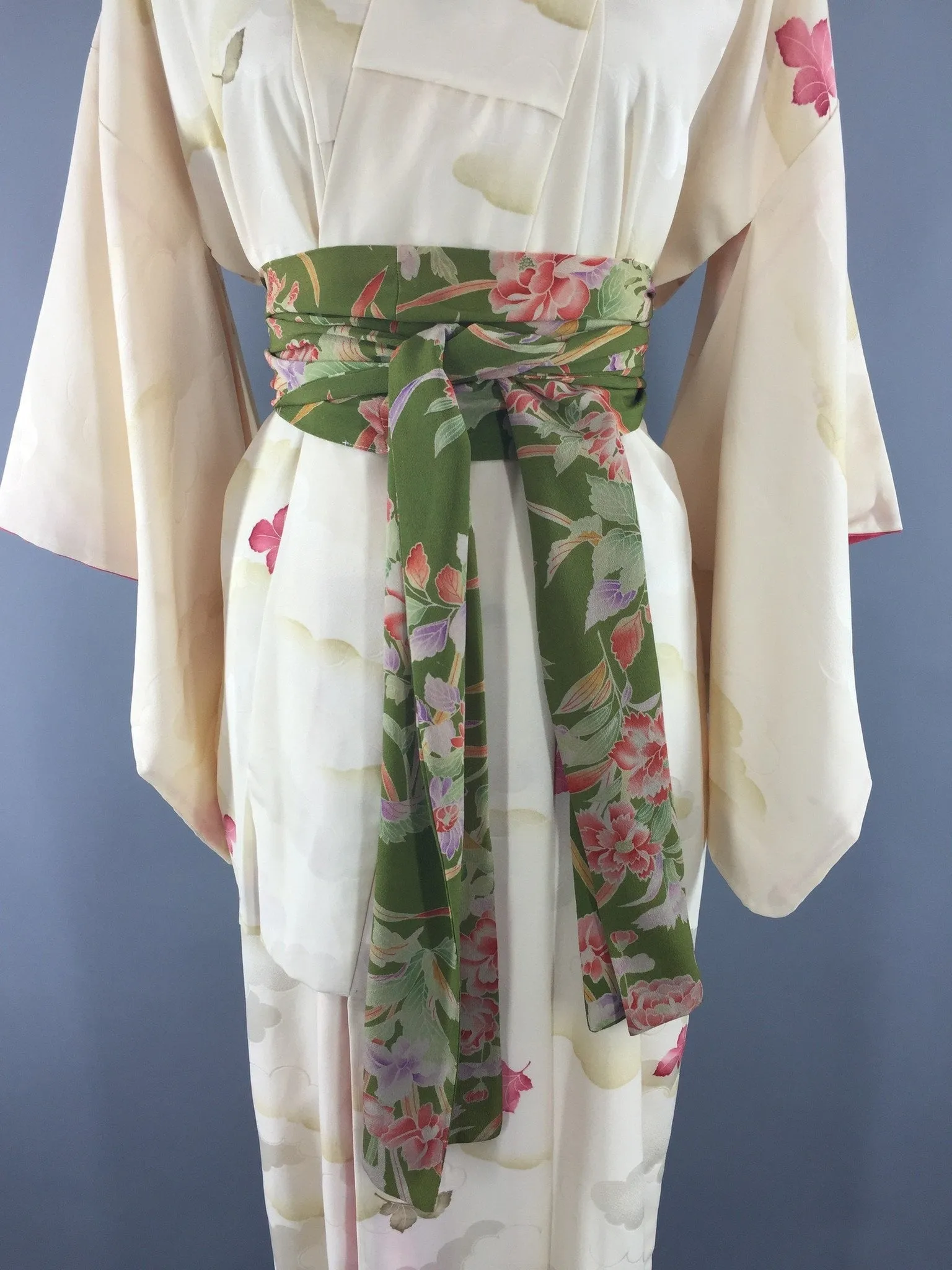 1970s Vintage Kimono Robe with Ivory and Pink Leaves Floral Print
