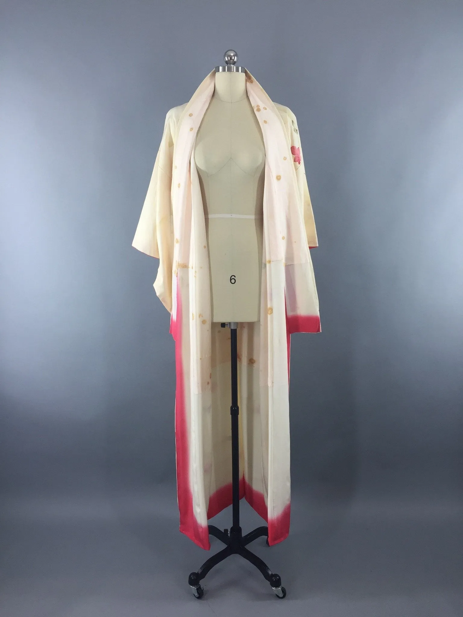 1970s Vintage Kimono Robe with Ivory and Pink Leaves Floral Print