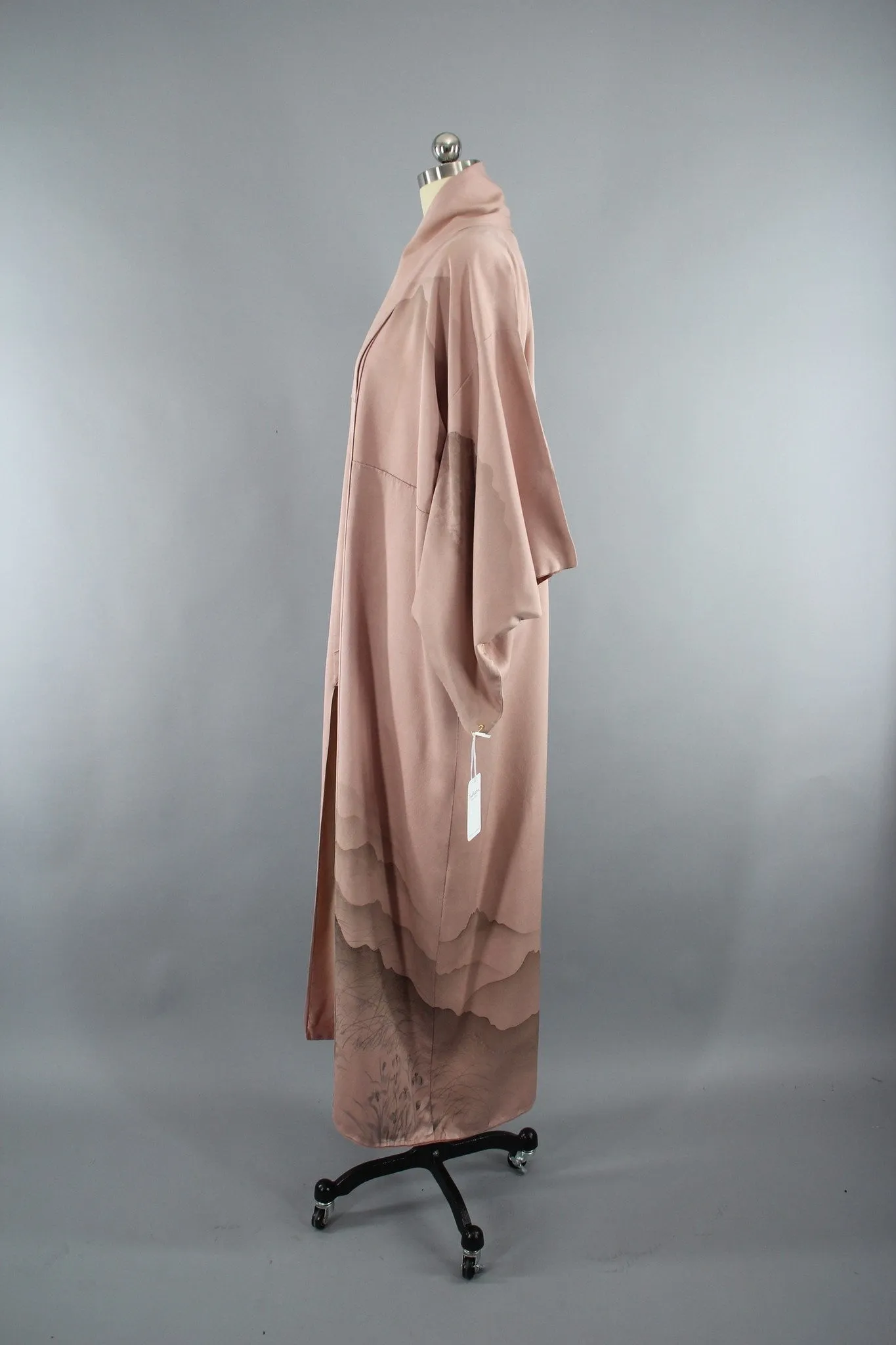 1970s Vintage Kimono Robe with Mauve Mountains Print