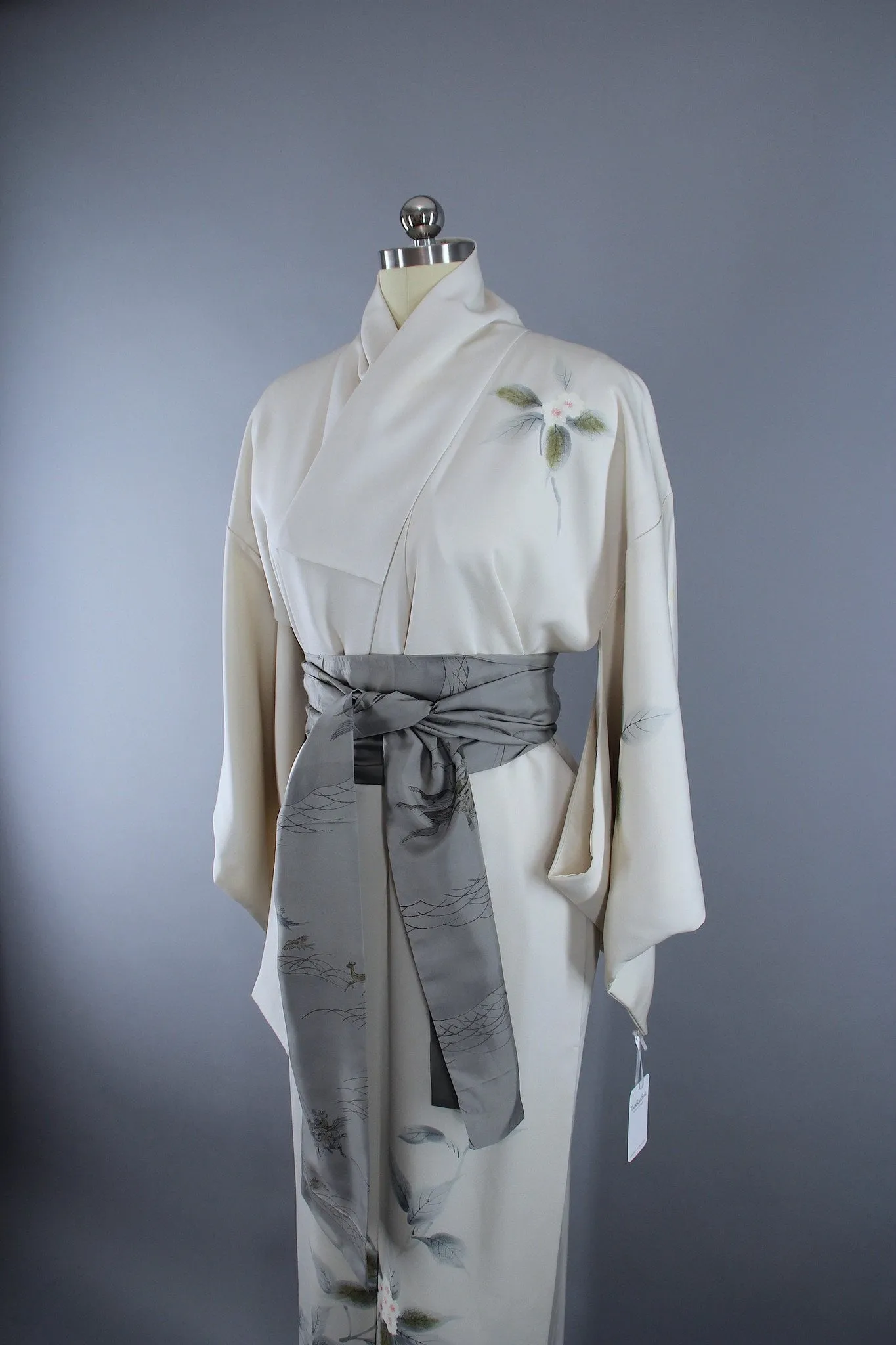 1970s Vintage Kimono Robe with Off-White & Dove Grey Floral Print