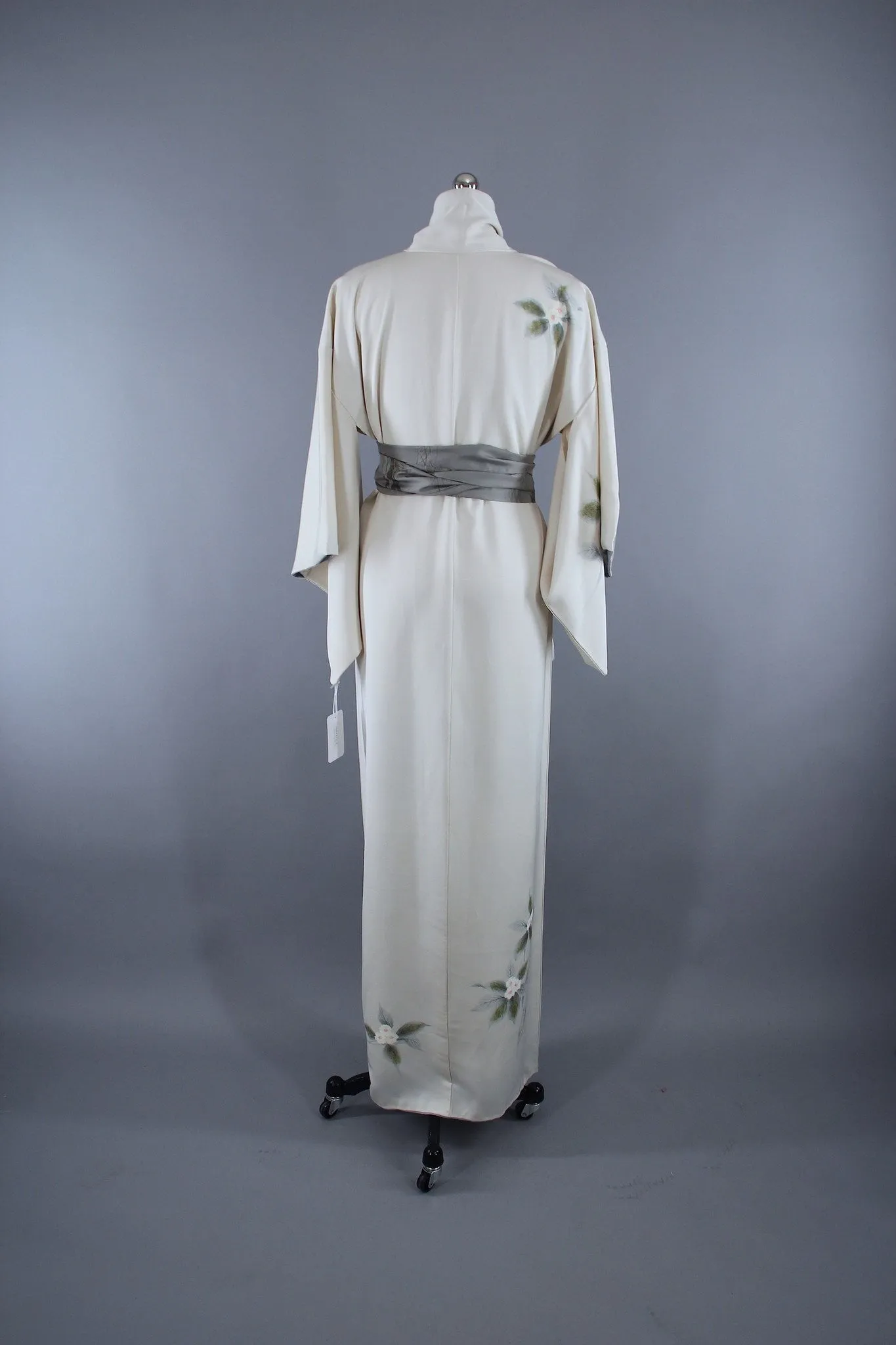 1970s Vintage Kimono Robe with Off-White & Dove Grey Floral Print