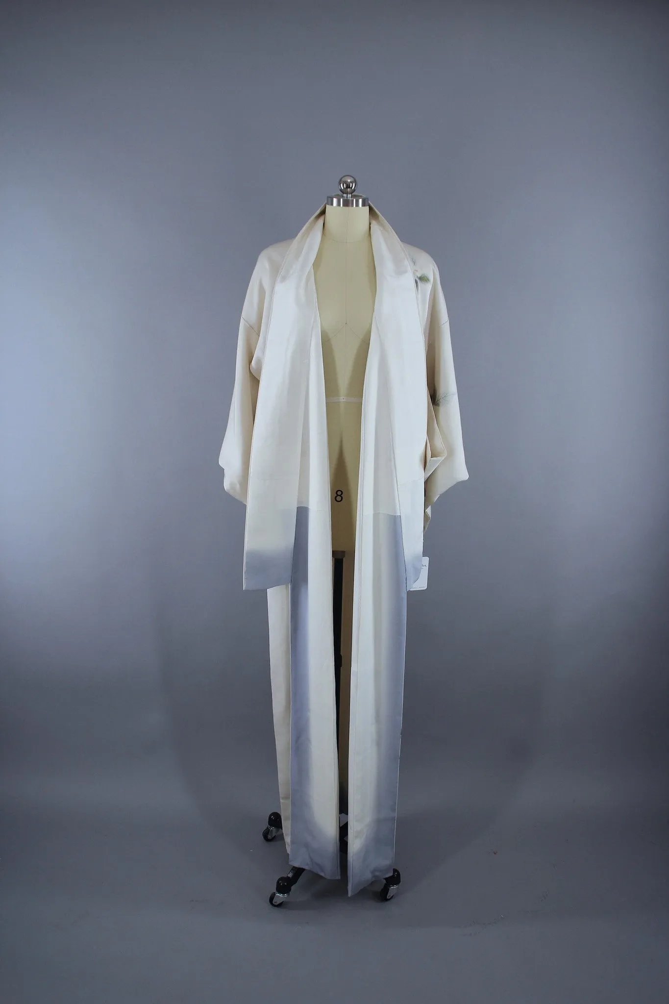 1970s Vintage Kimono Robe with Off-White & Dove Grey Floral Print