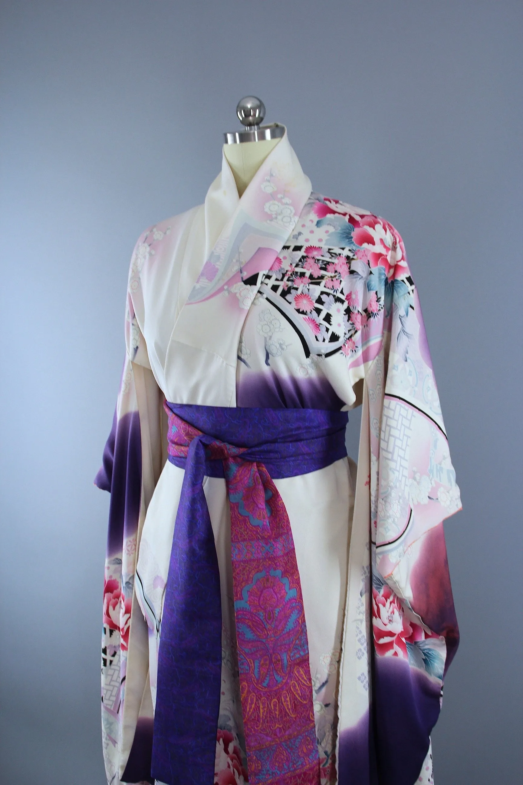 1980s Vintage Silk Kimono Robe / Purple & White Floral Furisode