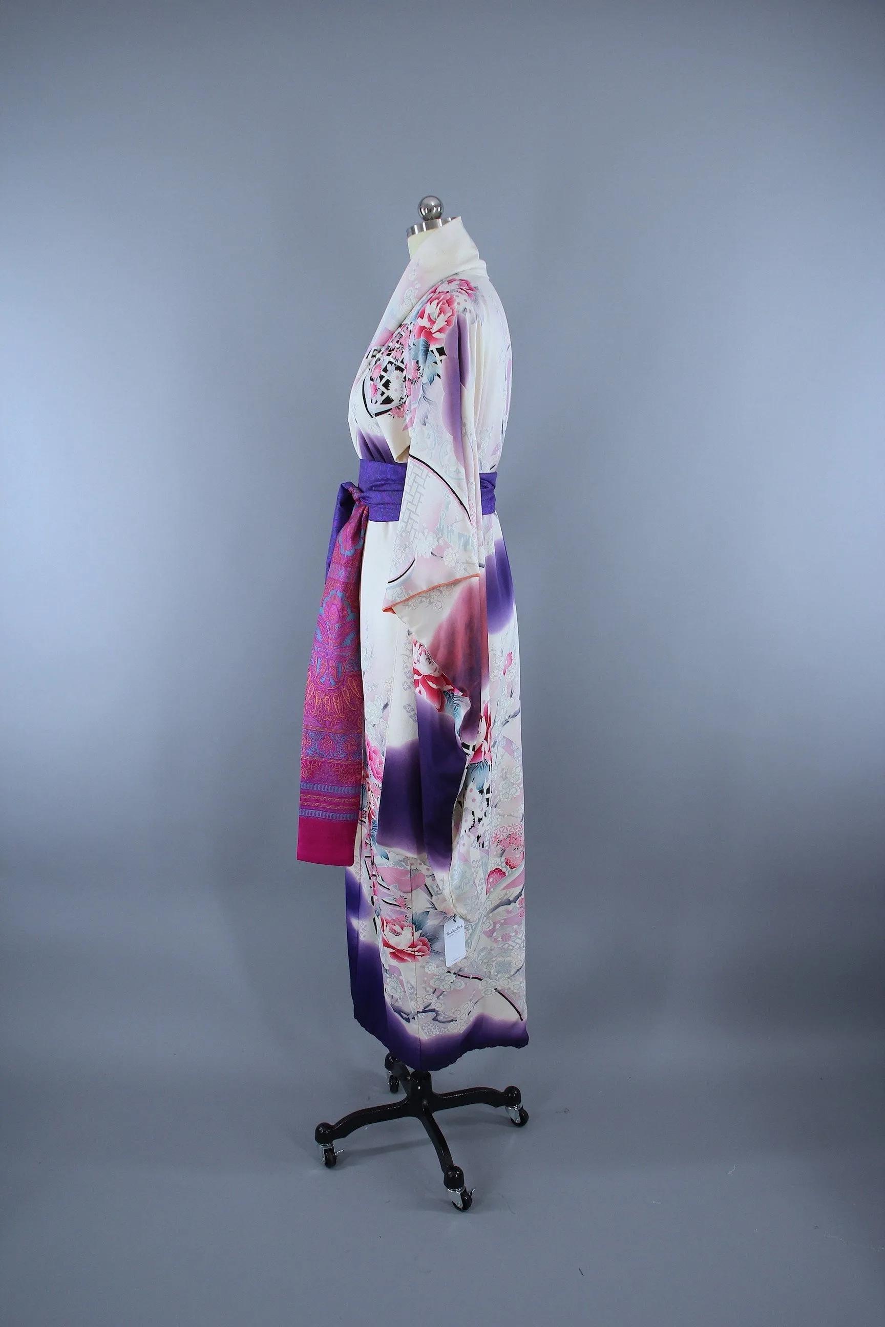 1980s Vintage Silk Kimono Robe / Purple & White Floral Furisode