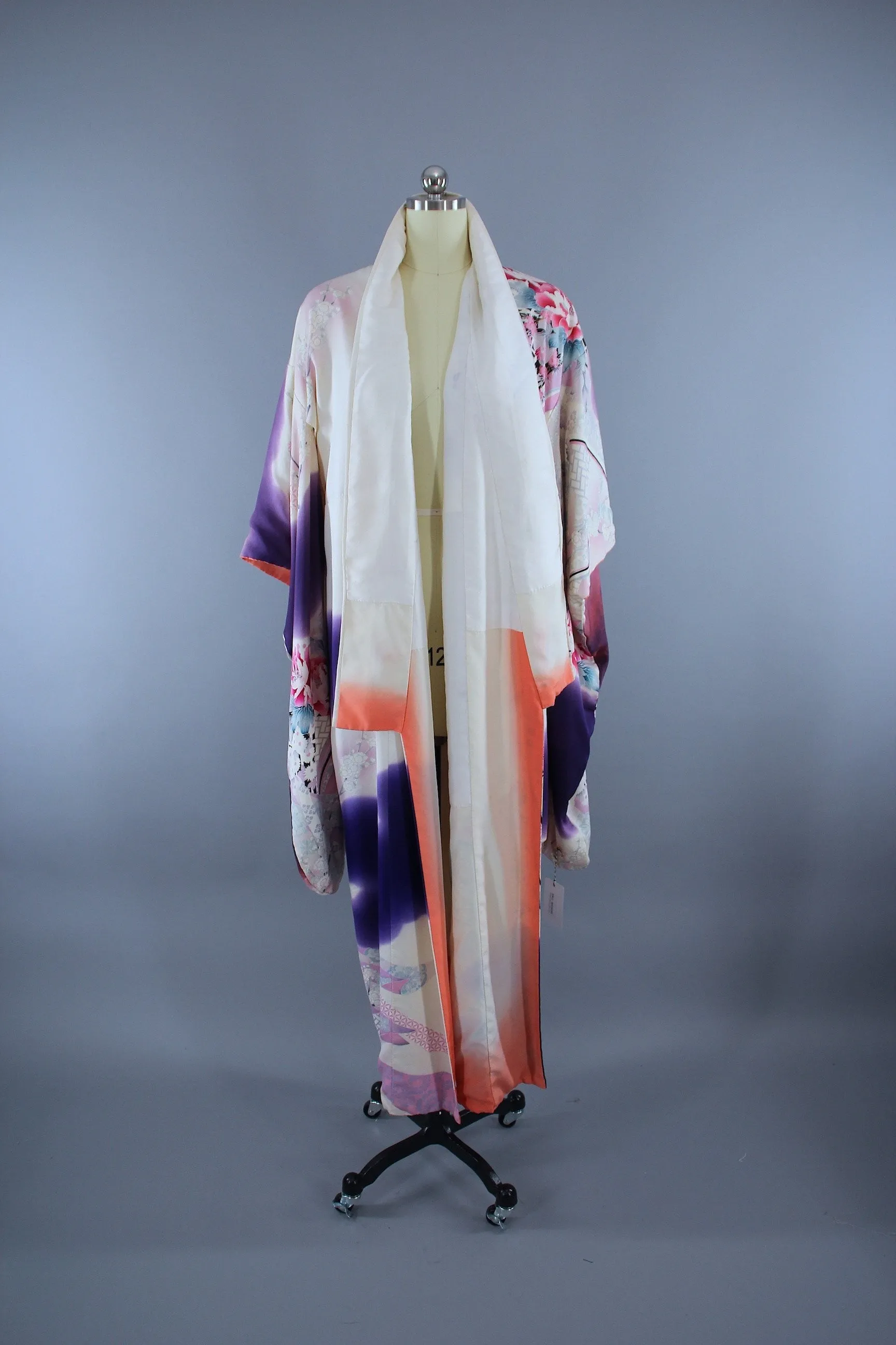 1980s Vintage Silk Kimono Robe / Purple & White Floral Furisode
