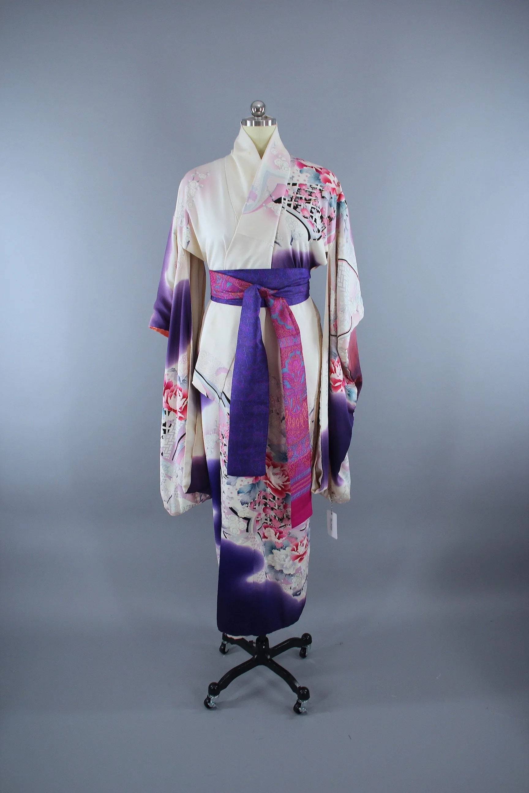 1980s Vintage Silk Kimono Robe / Purple & White Floral Furisode