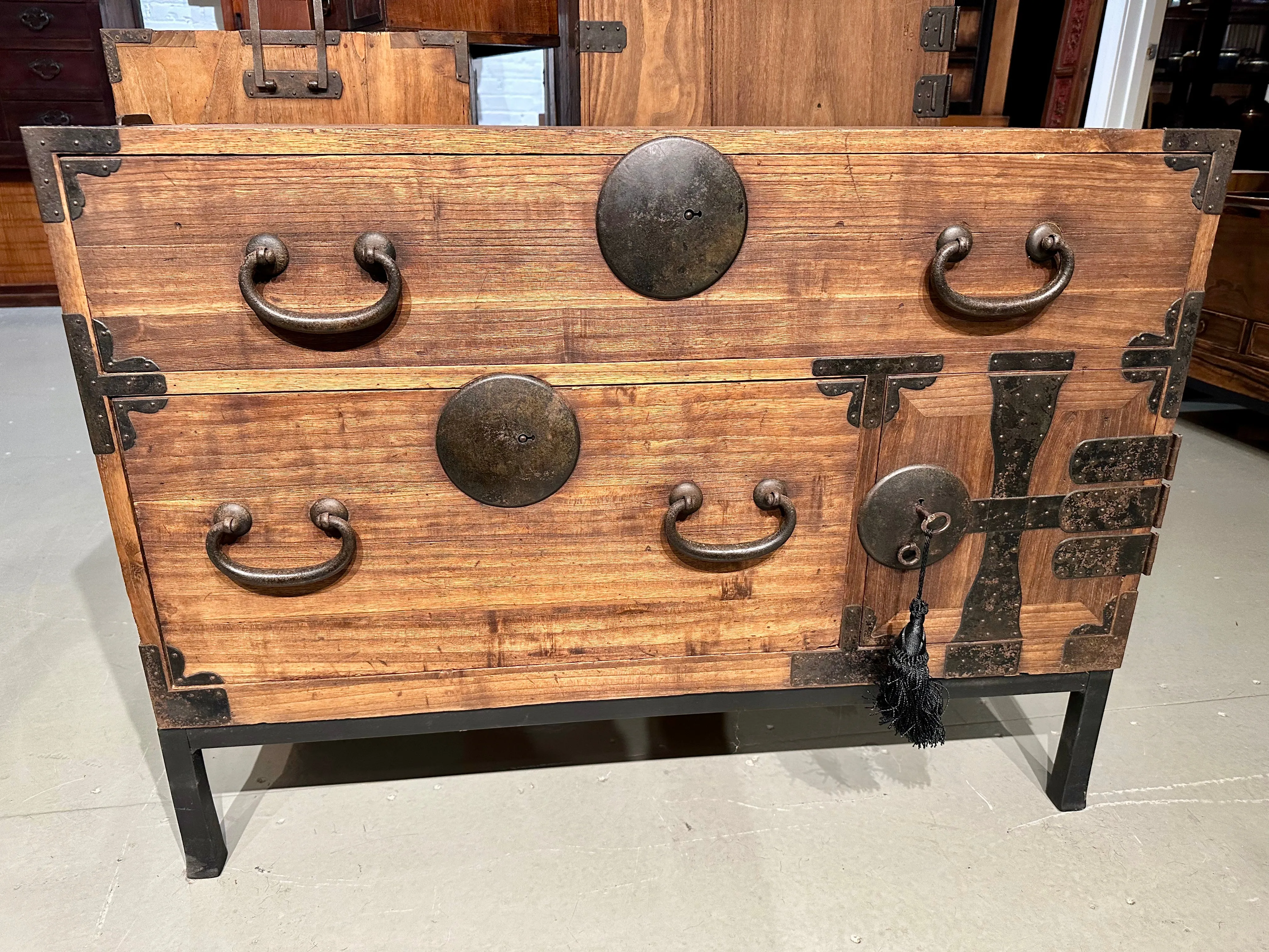 Antique Japanese Meiji Era c1890's Clothing Kiri Kimono Tansu Stand 36.5"