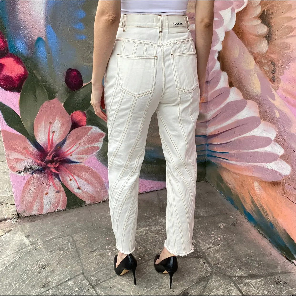 Mugler Cream Seamed Twist Denim Jeans - FR38 / USA 6