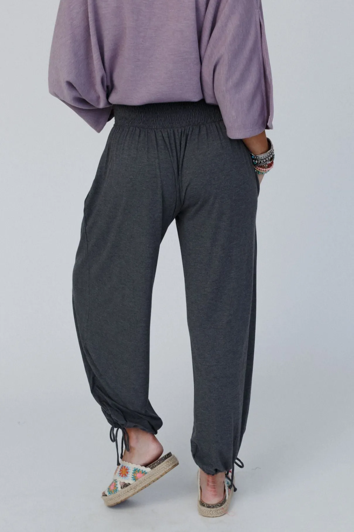 The Nest Angelica Smocked Pant - Charcoal