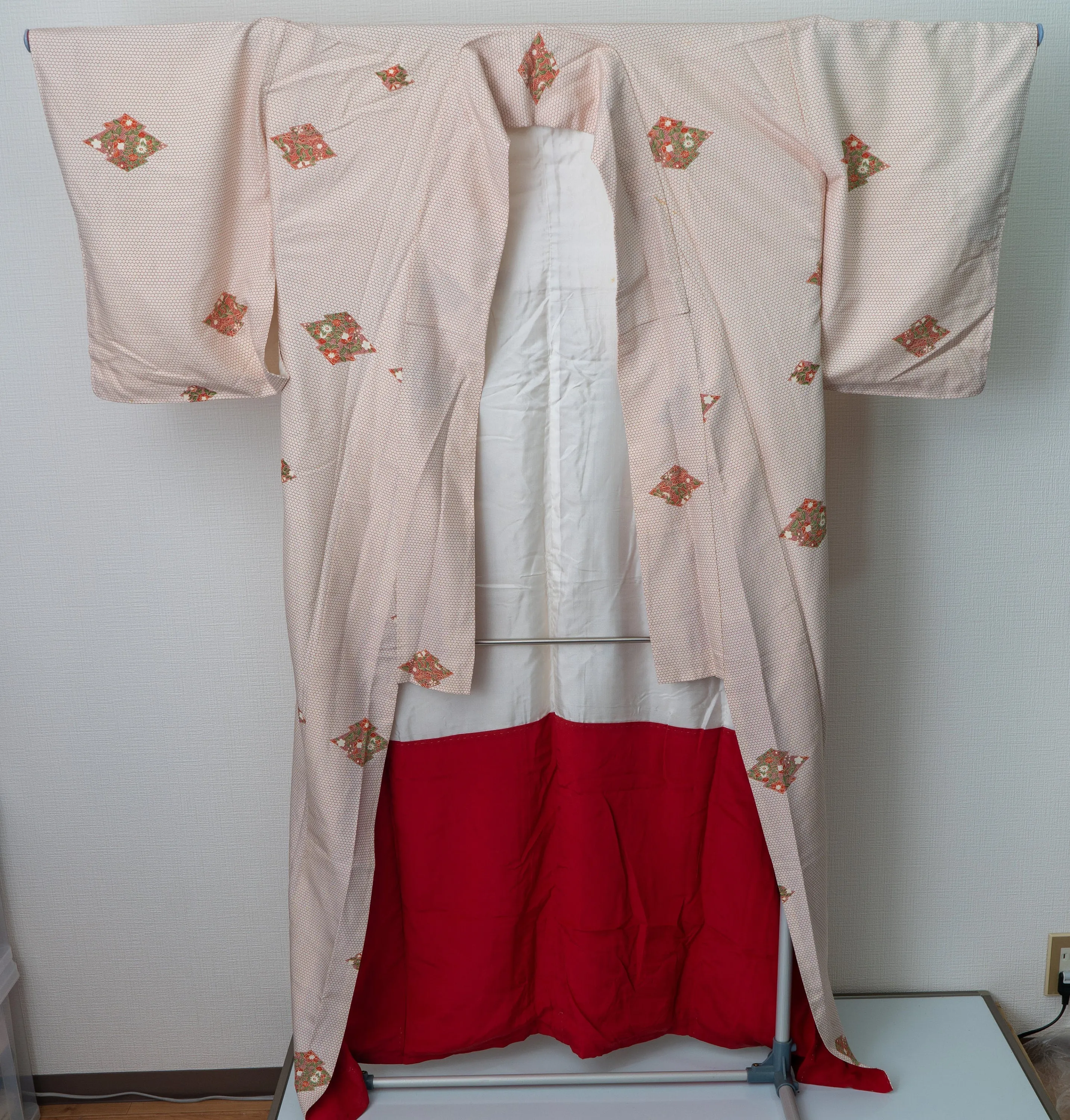 Unused Silk Kimono - Tiny Hexagons and Boxed Flower Designs - Vintage 1990s Retro